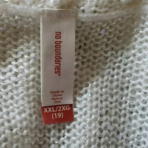 No boundaries XXL cream shrug w/ Sequins - Picture 5 of 5